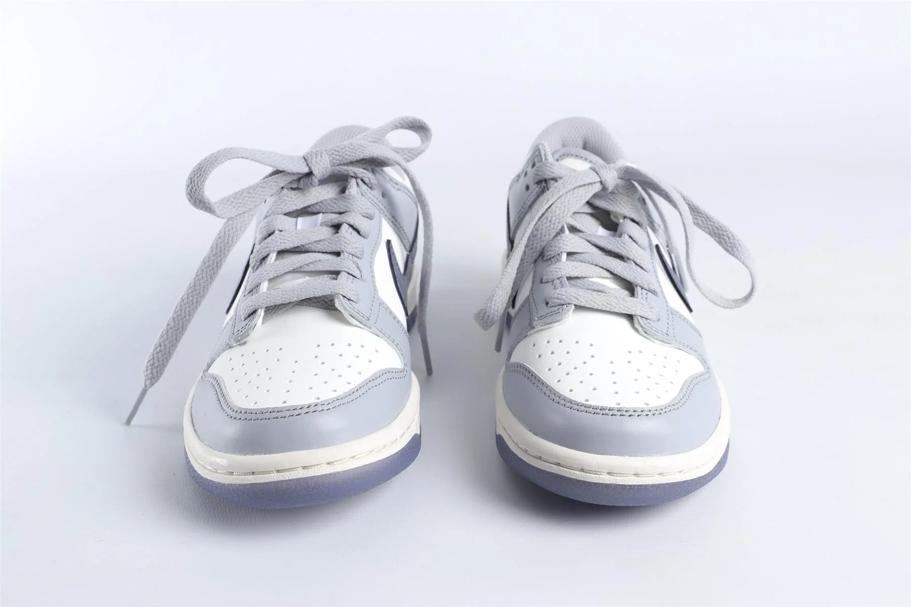 NIKE GREY KIDS LEATHER SNEAKERS EU 35.5 UK 3 US 3.5 - Image 3
