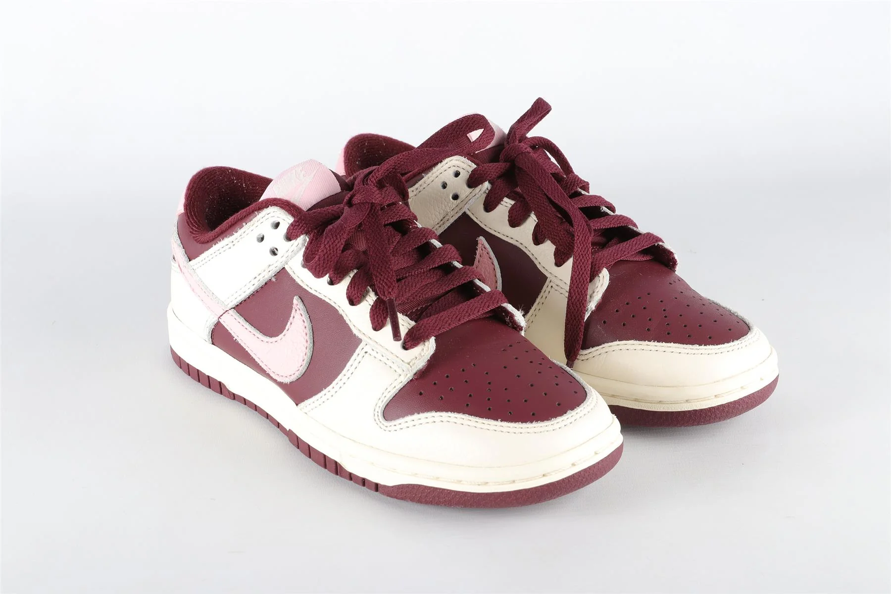 NIKE MAROON KIDS GIRLS SNEAKERS EU 36 UK 3.5 US 4 - Image 2