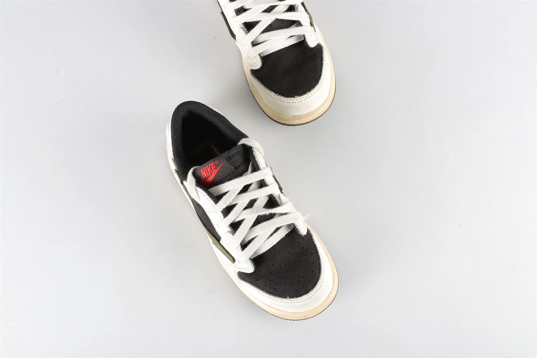 NIKE + TRAVIS SCOTT BLACK KIDS AIR JORDAN LOW OLIVE SNEAKERS EU 27 UK 9.5 US 10C - Image 4