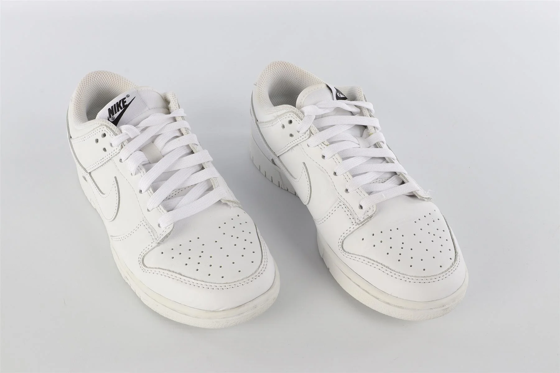 NIKE WHITE LEATHER TRAINERS EU 38 UK 5 US 8 - Image 4