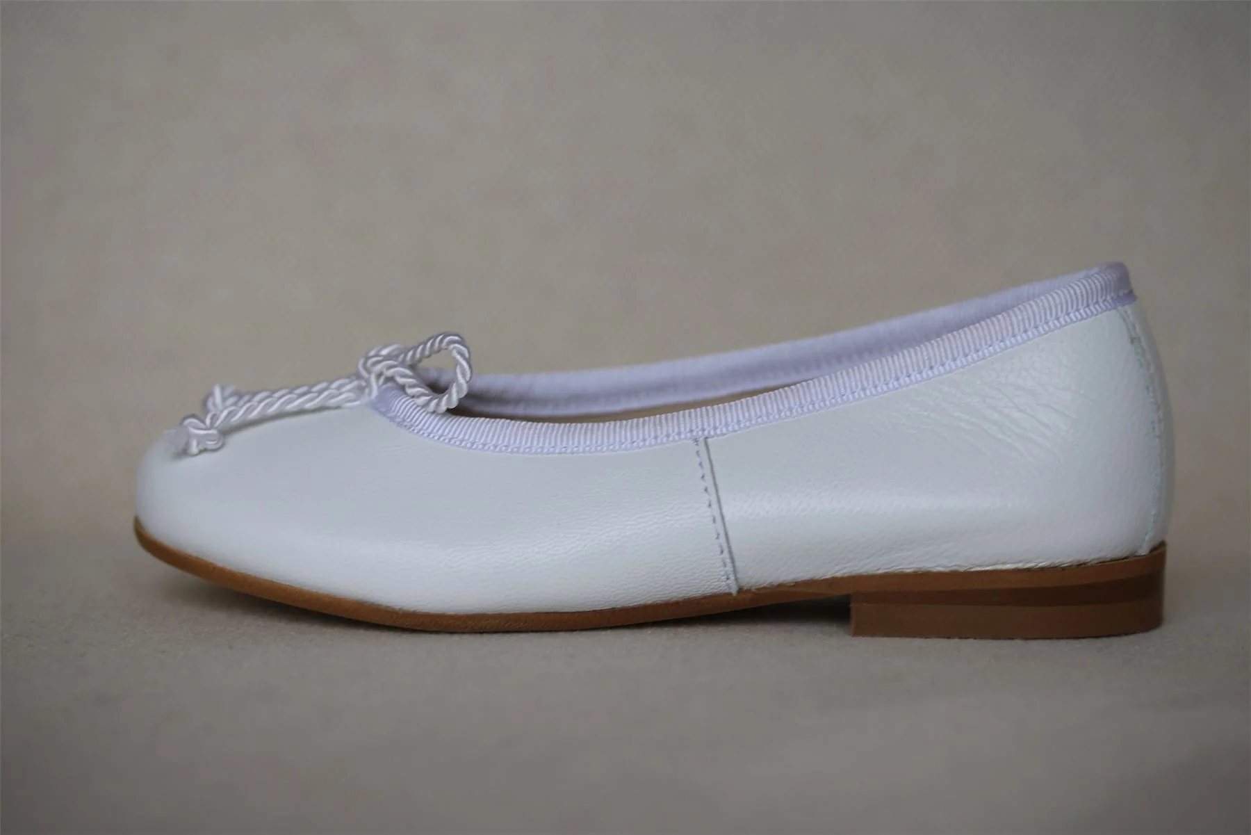 OSCAR DE LA RENTA GIRLS WHITE LEATHER FLATS EU 25 UK 7.5 - Image 2