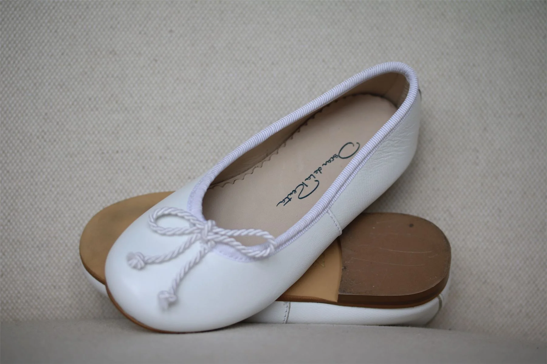 OSCAR DE LA RENTA GIRLS WHITE LEATHER FLATS EU 25 UK 7.5 - Image 5