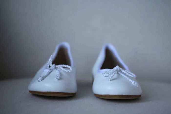 OSCAR DE LA RENTA GIRLS WHITE LEATHER FLATS EU 28 UK 10 - Image 3