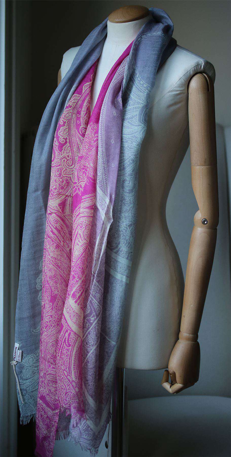 PASHMA SIGNATURE PAISLEY SCARF - Image 2
