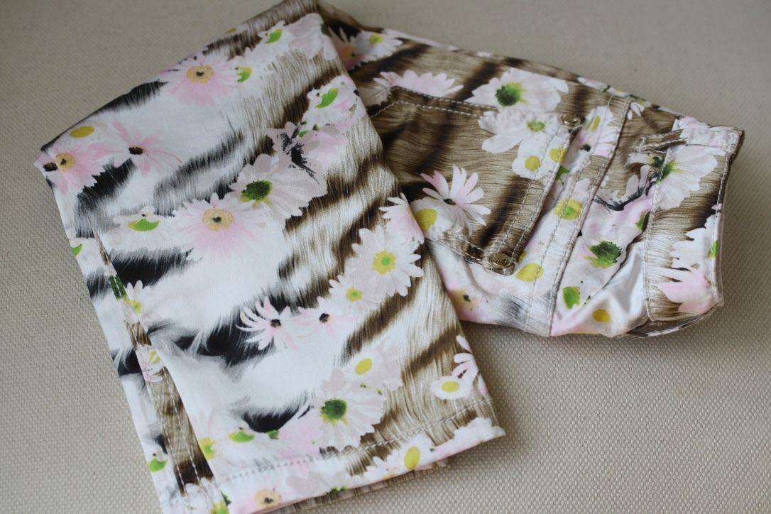 ROBERTO CAVALLI BABY GIRLS DAISY TIGER PRINT CROPPED SATIN JEANS 3 YEARS - Image 6
