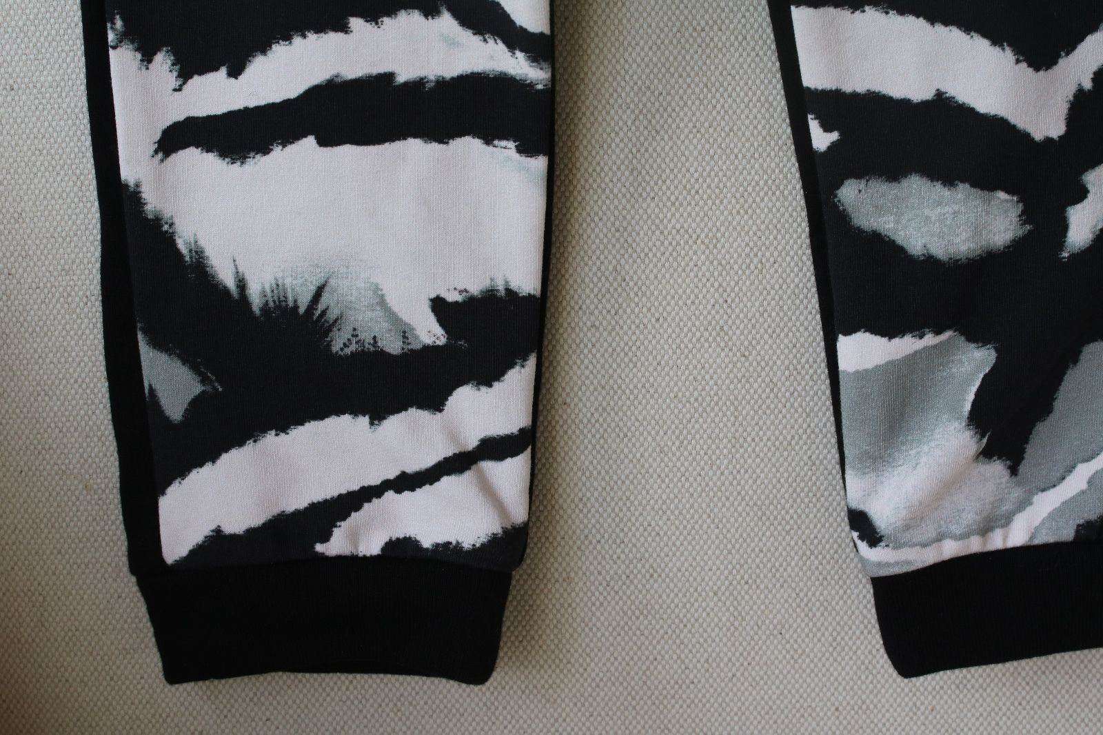 ROBERTO CAVALLI KIDS GIRLS BLACK ZEBRA PRINT TRACKSUIT 4 YEARS - Image 5