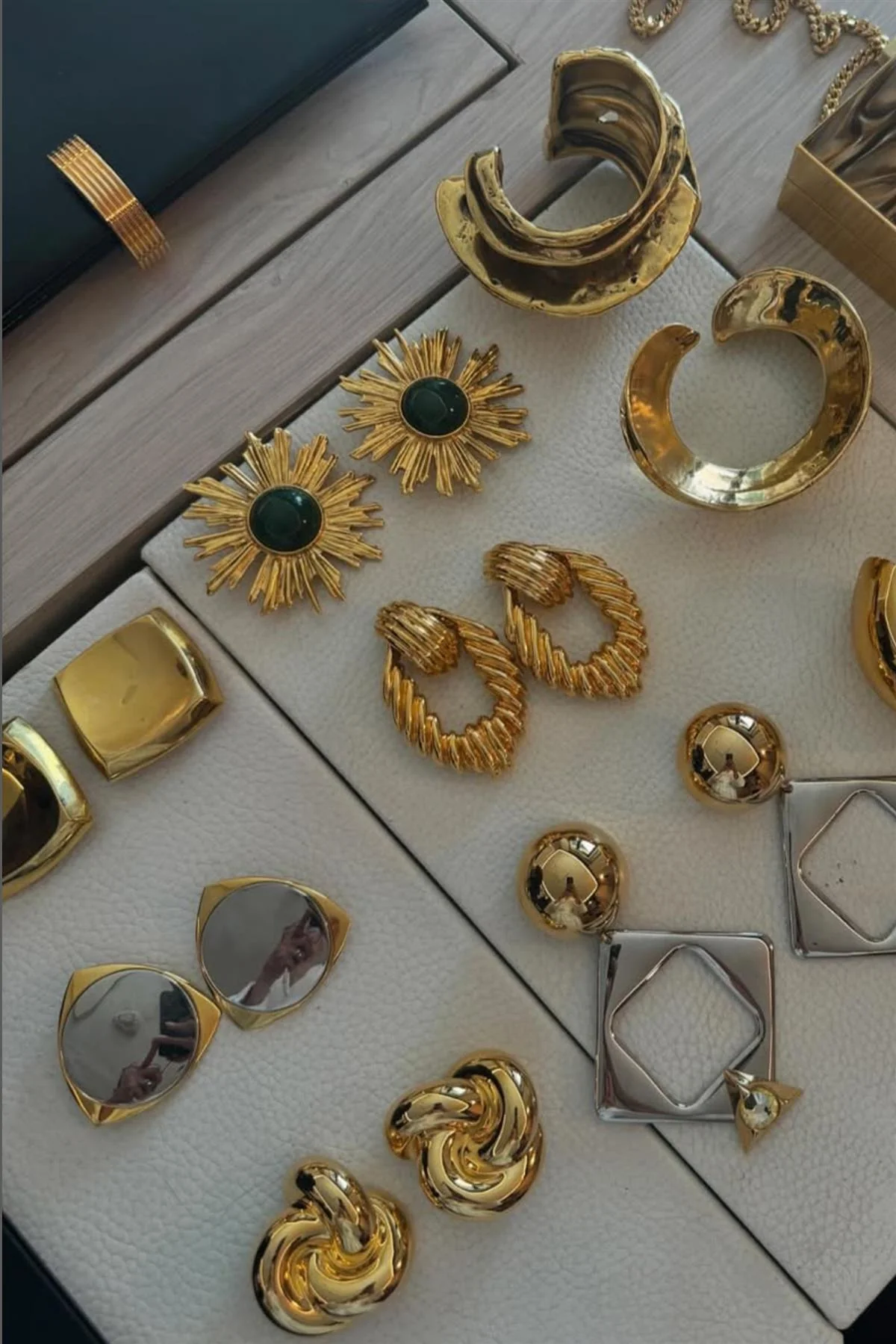 SAINT LAURENT GOLD SHIELD BRASS CLIP EARRINGS - Image 2