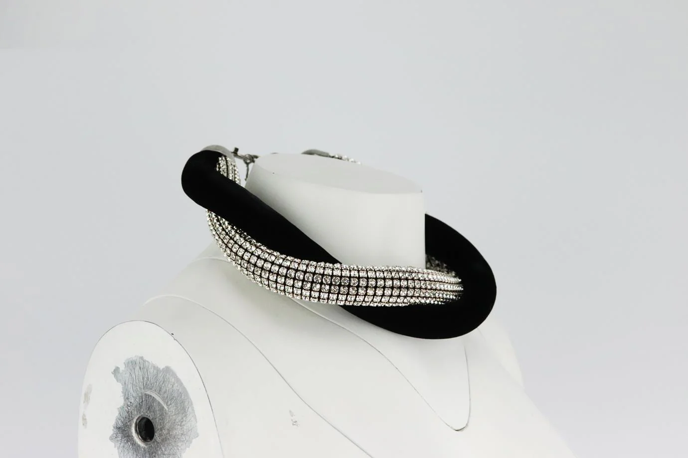 SAINT LAURENT TWISTED CRYSTAL EMBELLISHED VELVET NECKLACE - Image 4