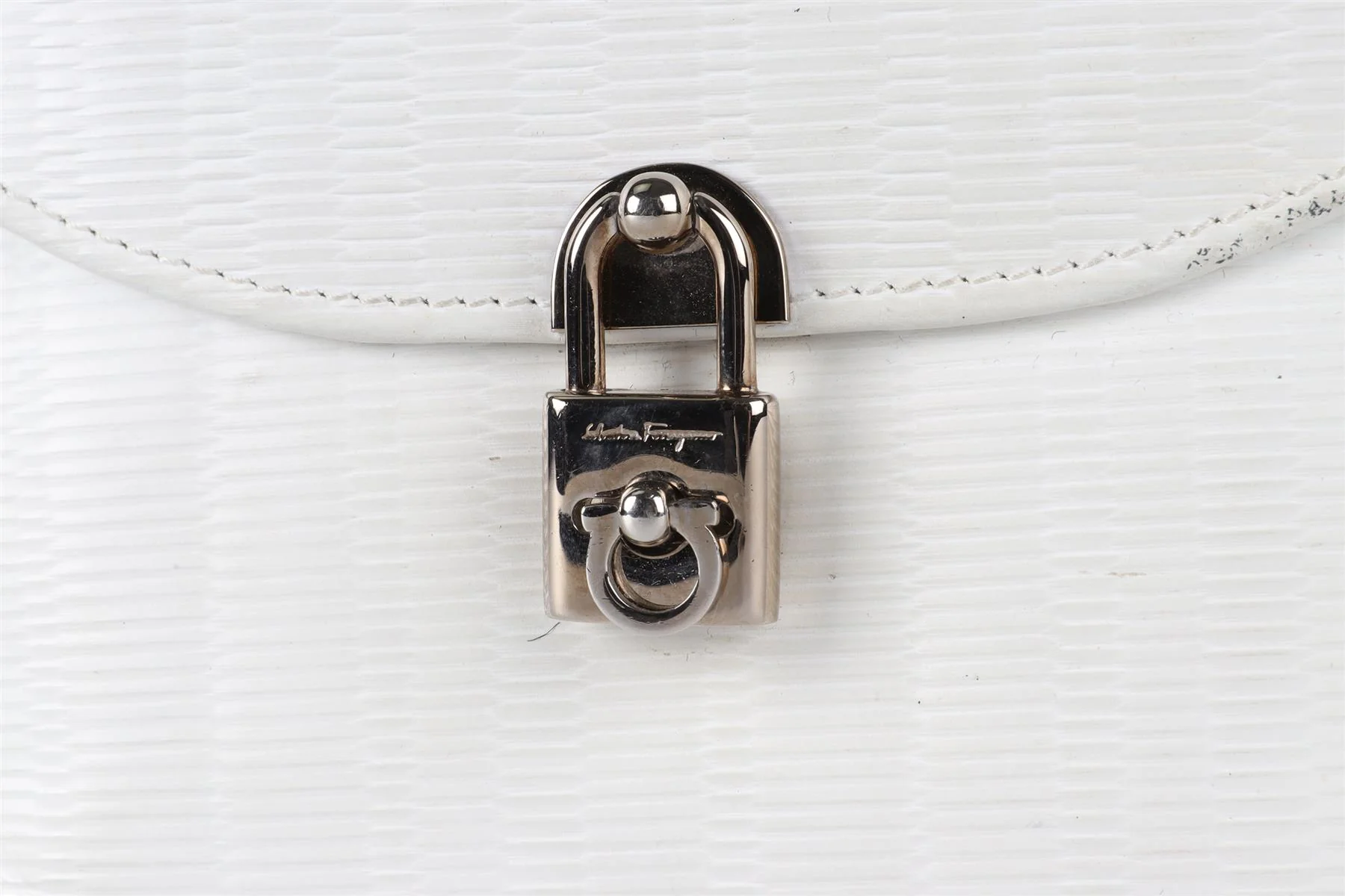 SALVATORE FERAGAMO WHITE LEATHER PURSE - Image 8