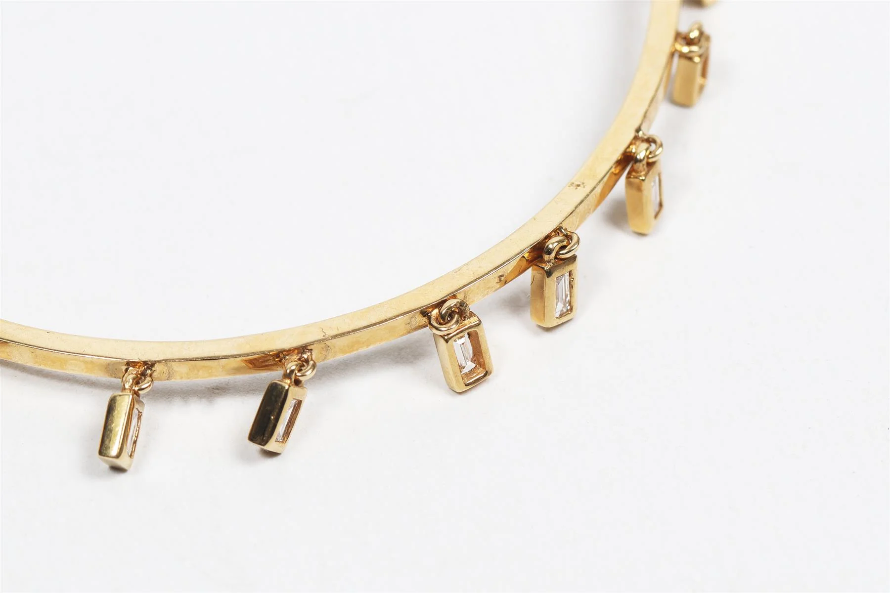 SHAY JEWELLERY 18K YELLOW GOLD AND BAGUETTE DIAMOND HOOP EARRINGS - Image 5