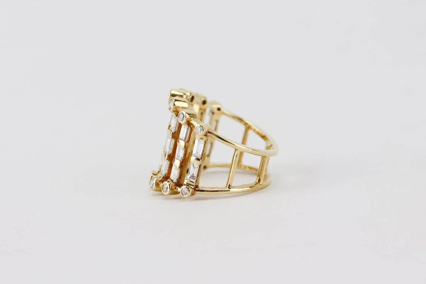 SHAY ROYAL 18K YELLOW GOLD AND MIXED DIAMOND RING 15.5 MM - Image 6