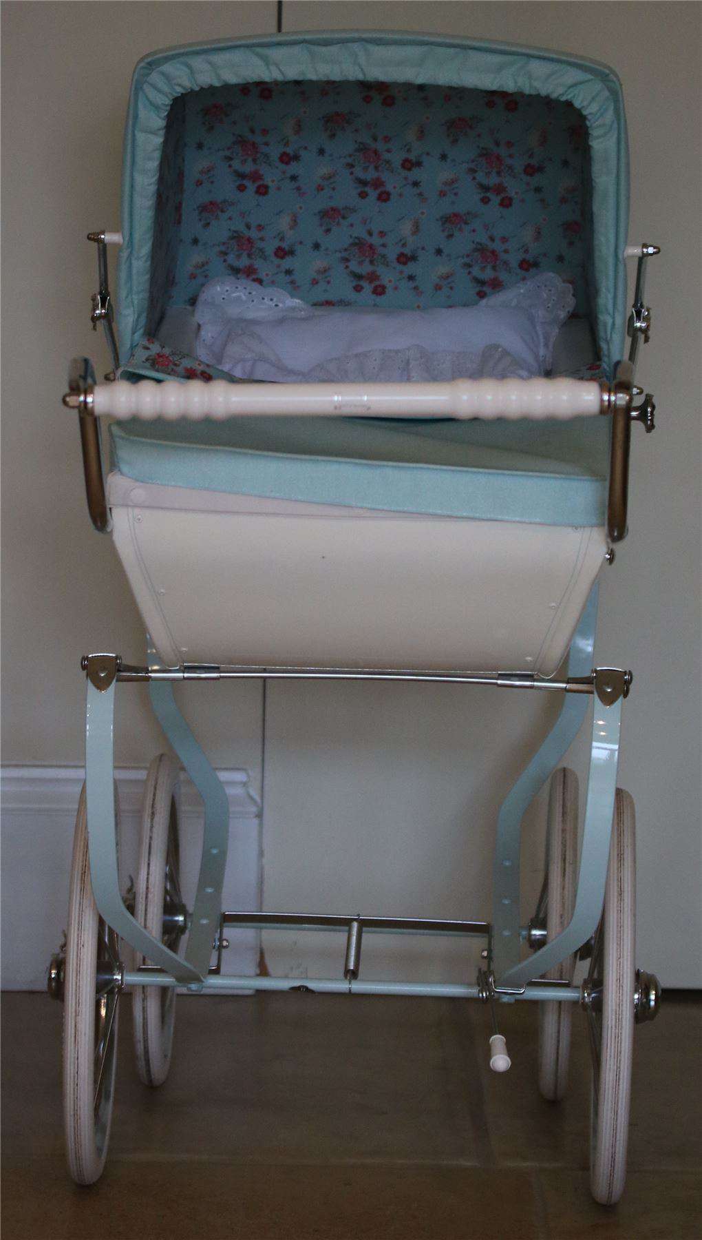SILVER CROSS HARRODS SWEET PEA DOLLS PRAM - Image 3
