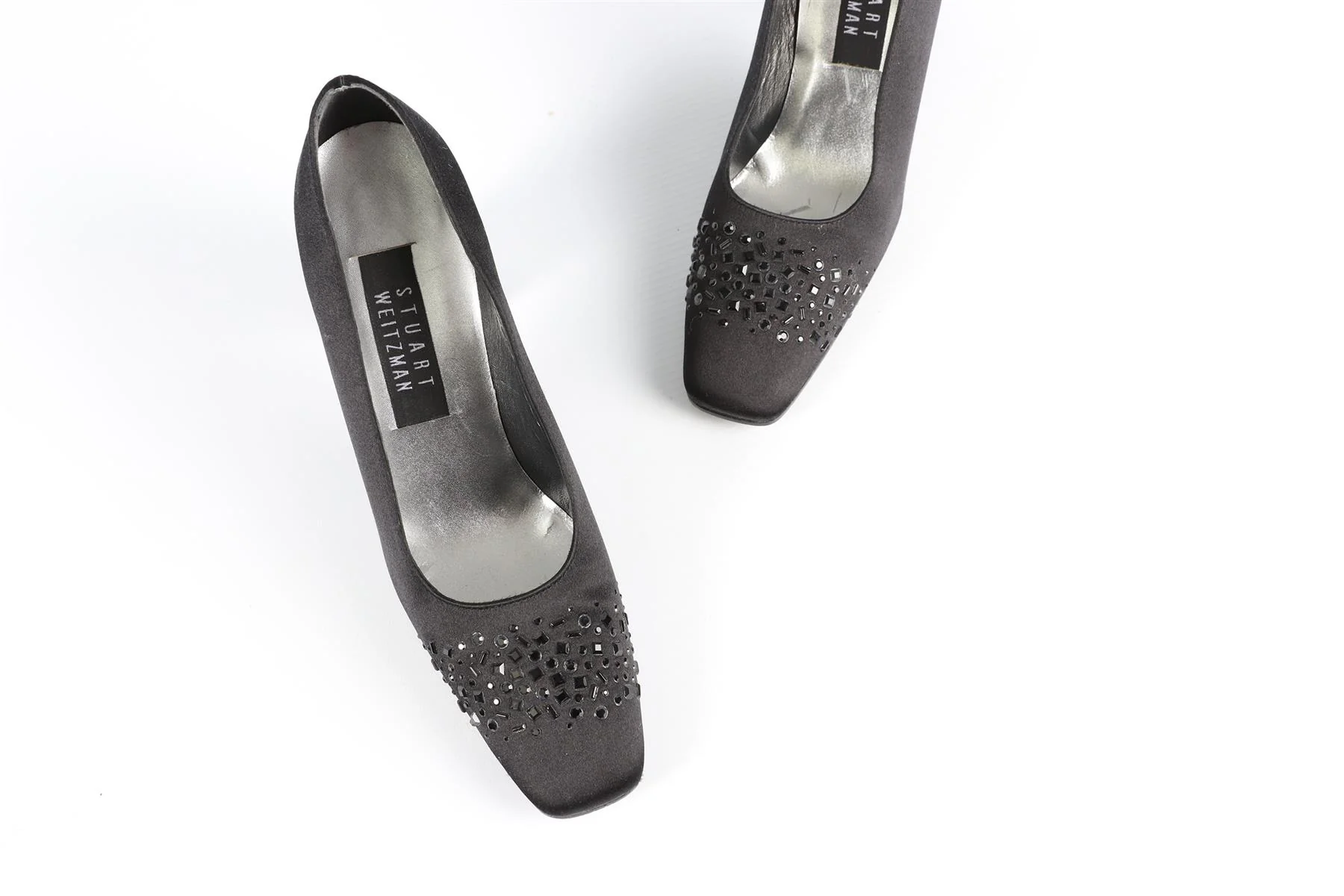 STUART WEITZMAN BLACK SATIN PUMPS - Image 4