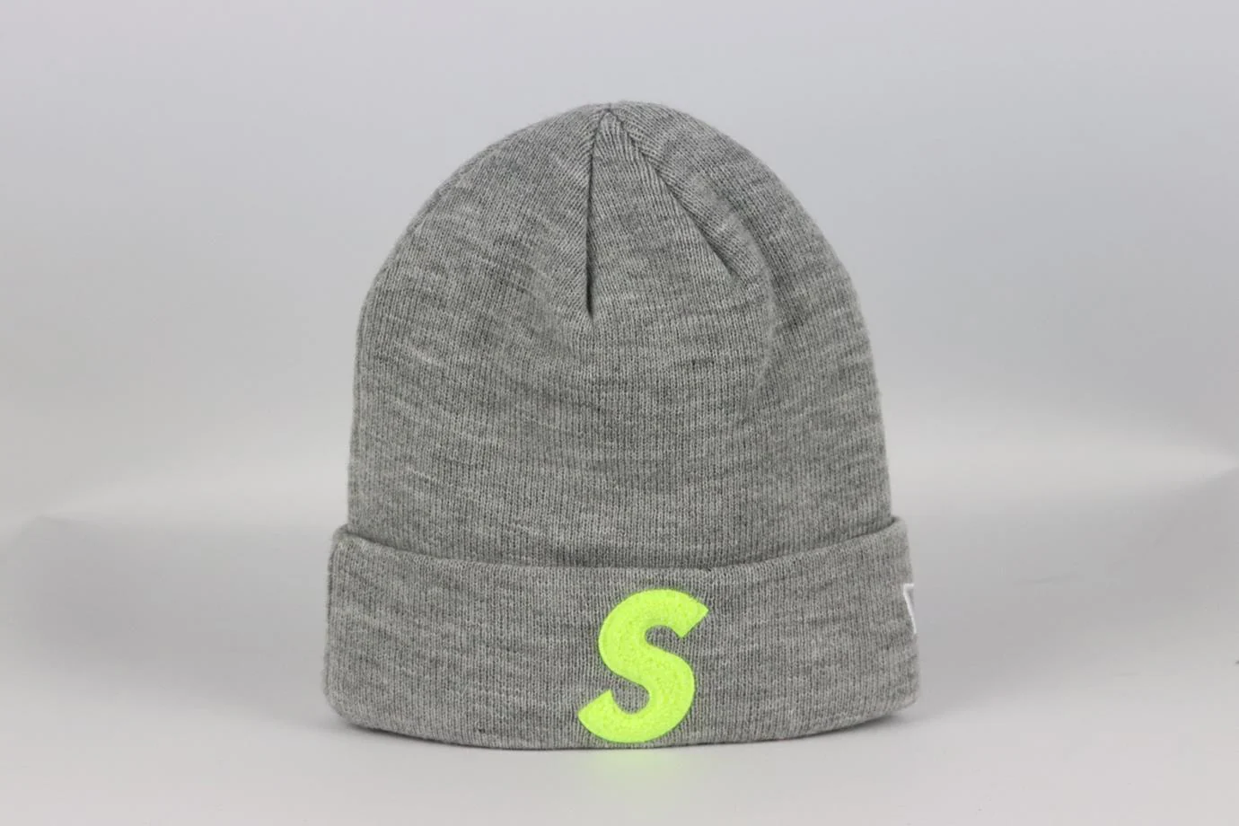 SUPREME + NEW ERA EMBROIDERED KNITTED BEANIE ONE SIZE - Image 2