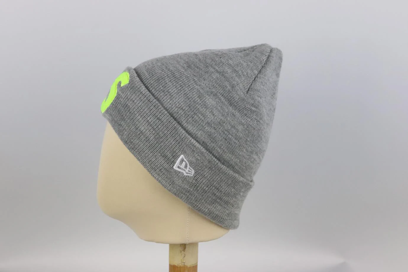 SUPREME + NEW ERA EMBROIDERED KNITTED BEANIE ONE SIZE - Image 4