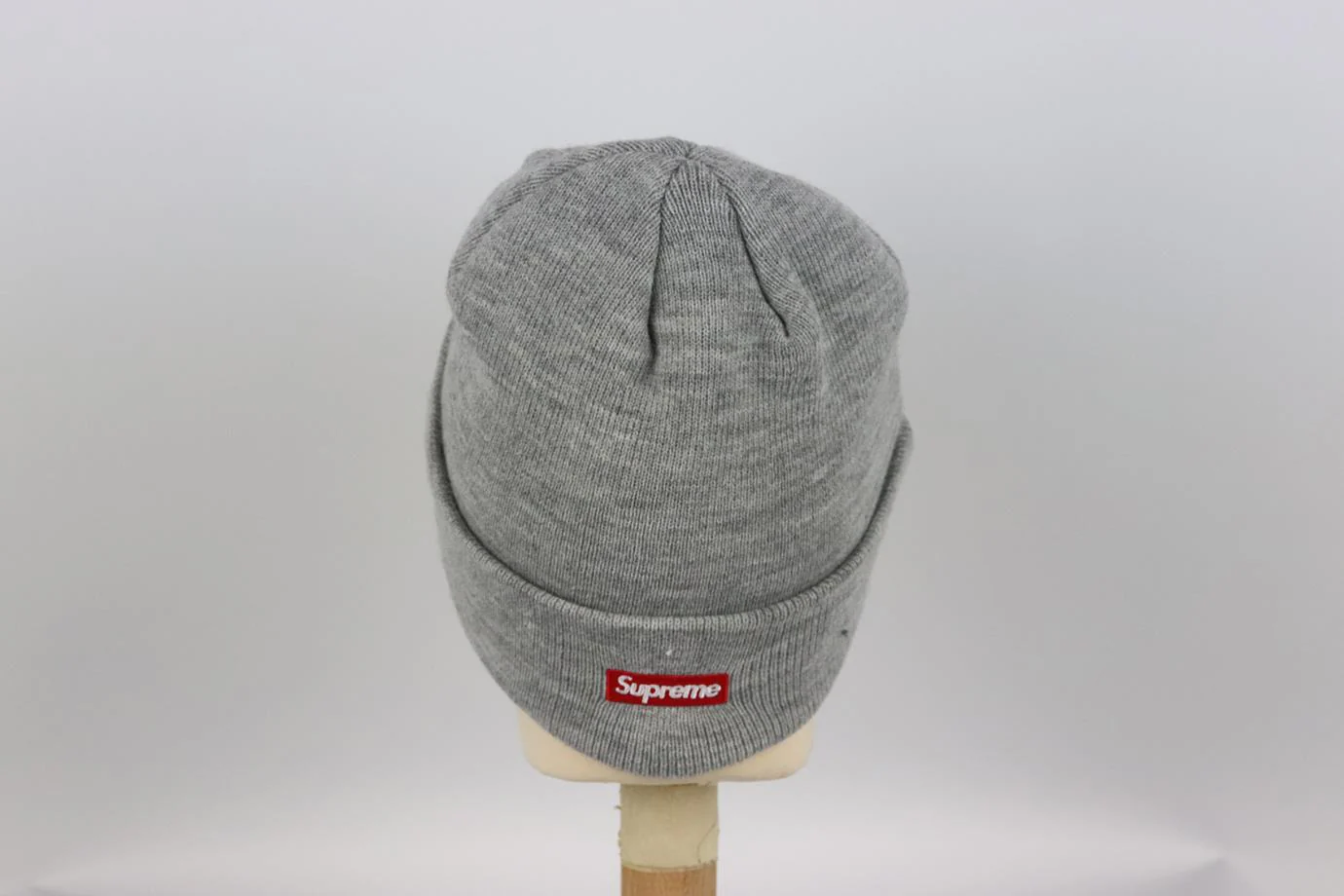 SUPREME + NEW ERA EMBROIDERED KNITTED BEANIE ONE SIZE - Image 5