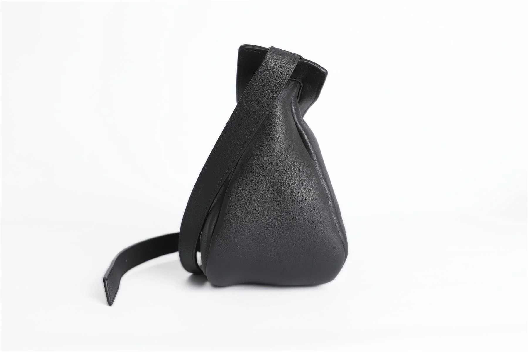 THE ROW BLACK SLOUCHY BANANA SMALL LEATHER SHOULDER BAG - Image 5