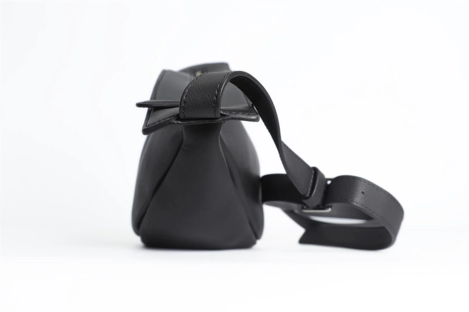THE ROW BLACK SLOUCHY BANANA SMALL LEATHER SHOULDER BAG - Image 6