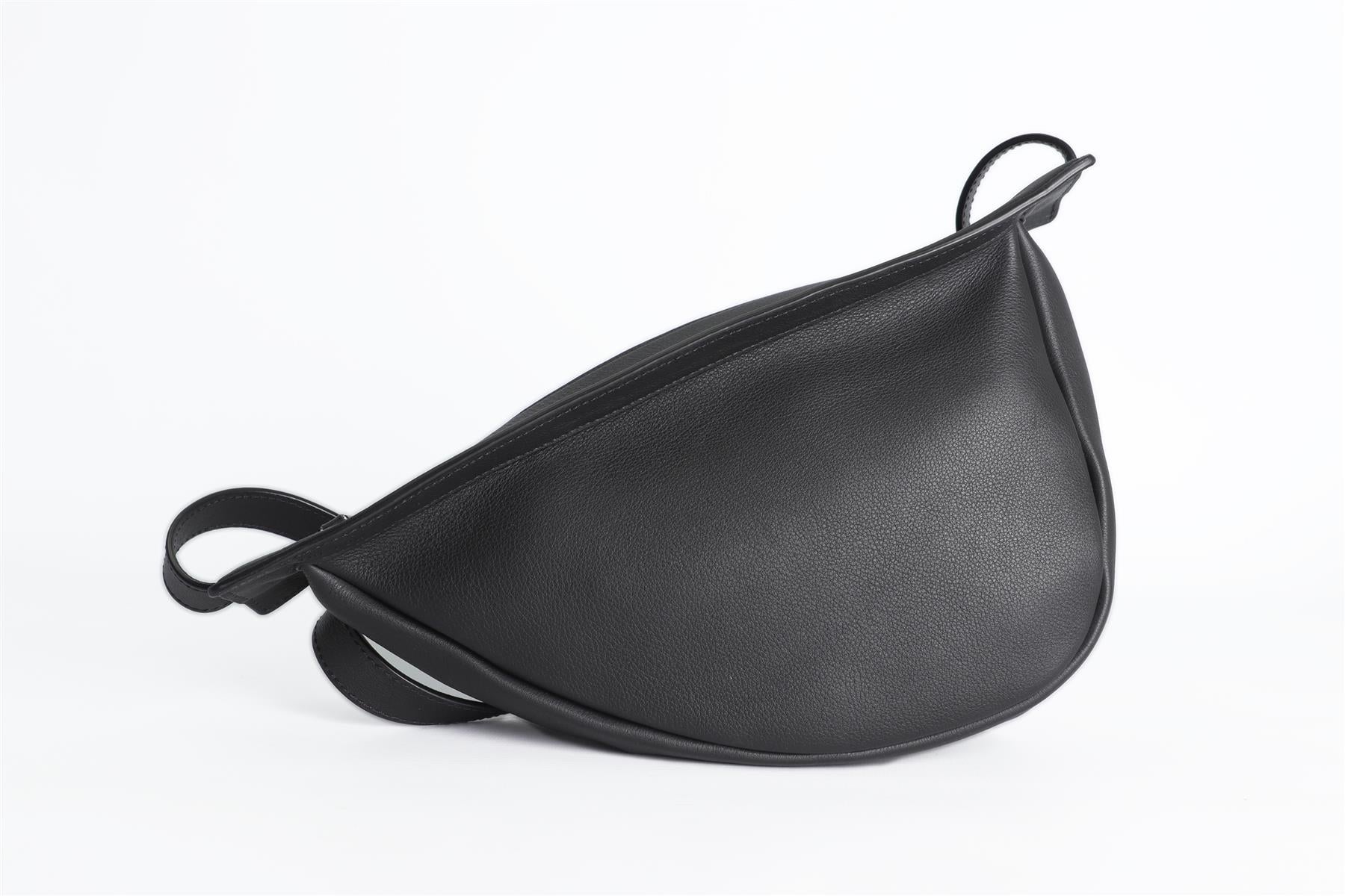 THE ROW BLACK SLOUCHY BANANA SMALL LEATHER SHOULDER BAG - Image 7