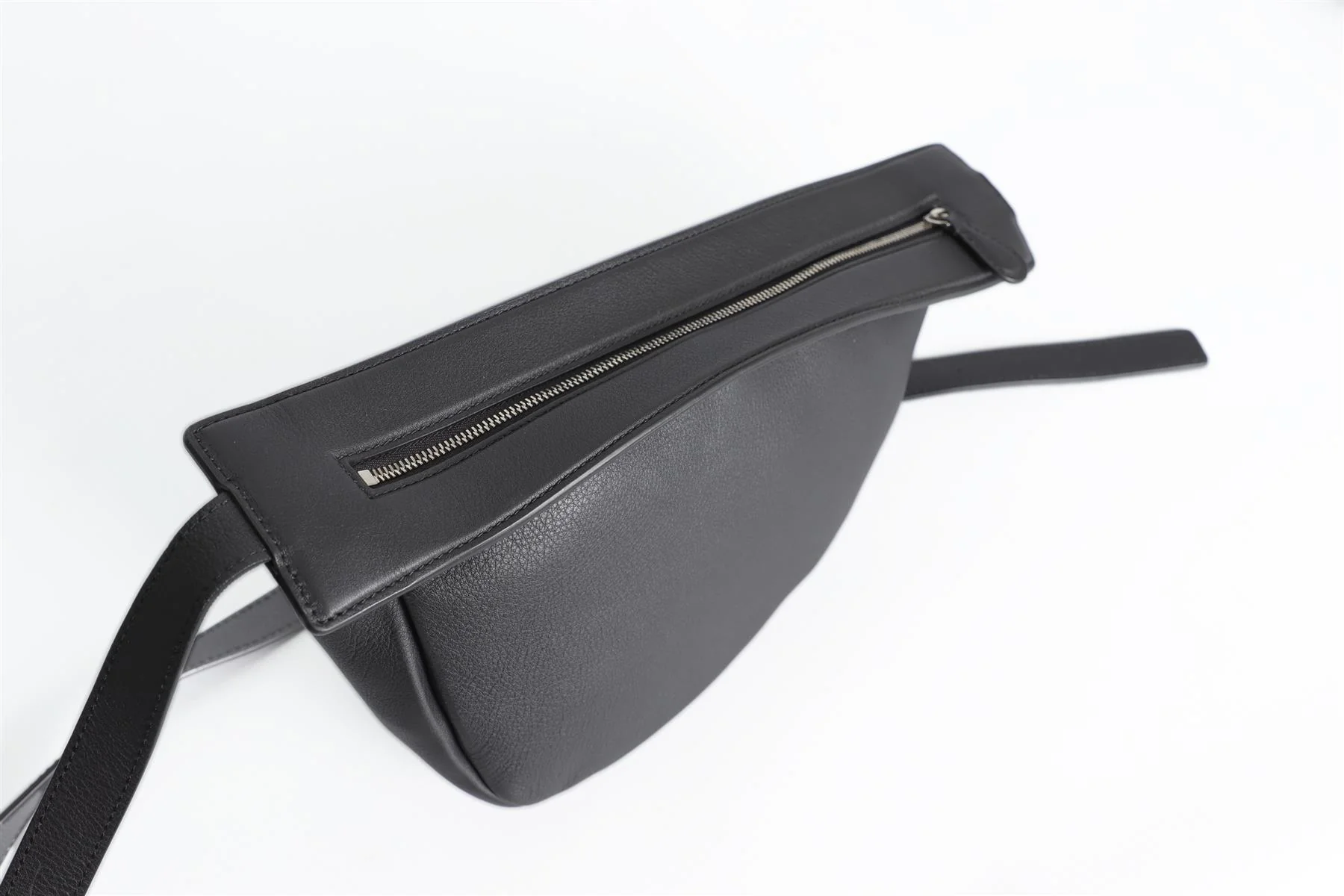 THE ROW BLACK SLOUCHY BANANA SMALL LEATHER SHOULDER BAG - Image 9
