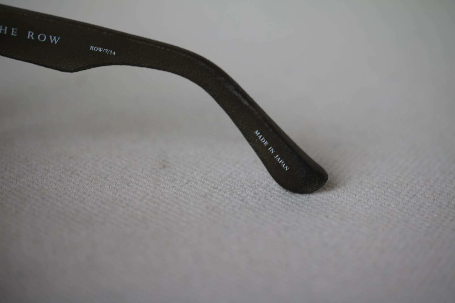 THE ROW OVERSIZE D FRAME SUNGLASSES - Image 6