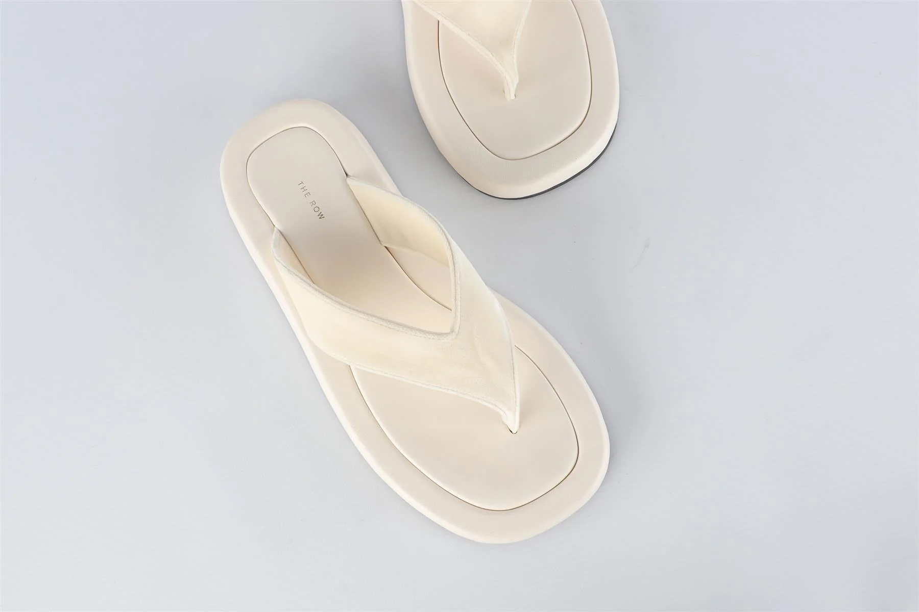 THE ROW WHITE GINZA LEATHER FLIP FLOPS EU 38.5 UK 5.5 US 8.5 - Image 4