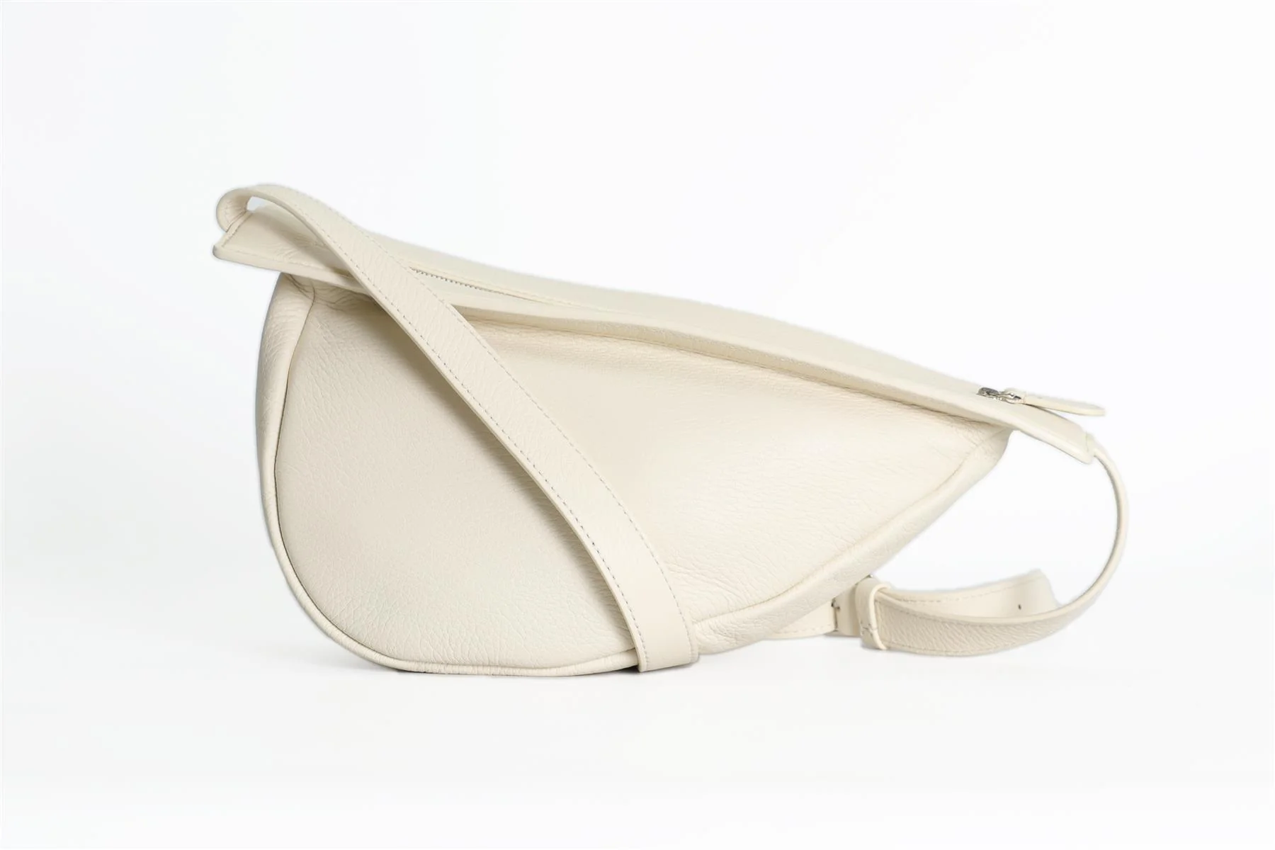 THE ROW WHITE SLOUCHY BANANA SMALL LEATHER SHOULDER BAG - Image 2