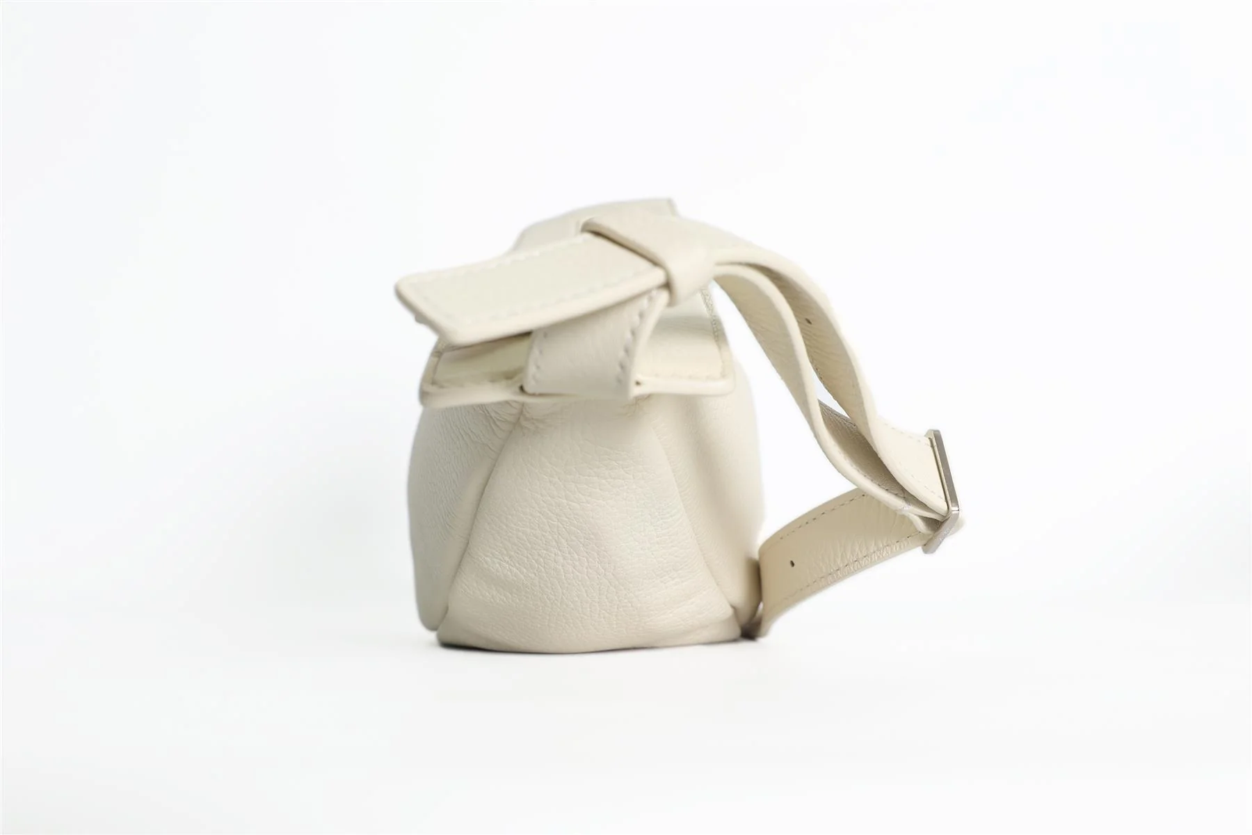 THE ROW WHITE SLOUCHY BANANA SMALL LEATHER SHOULDER BAG - Image 6