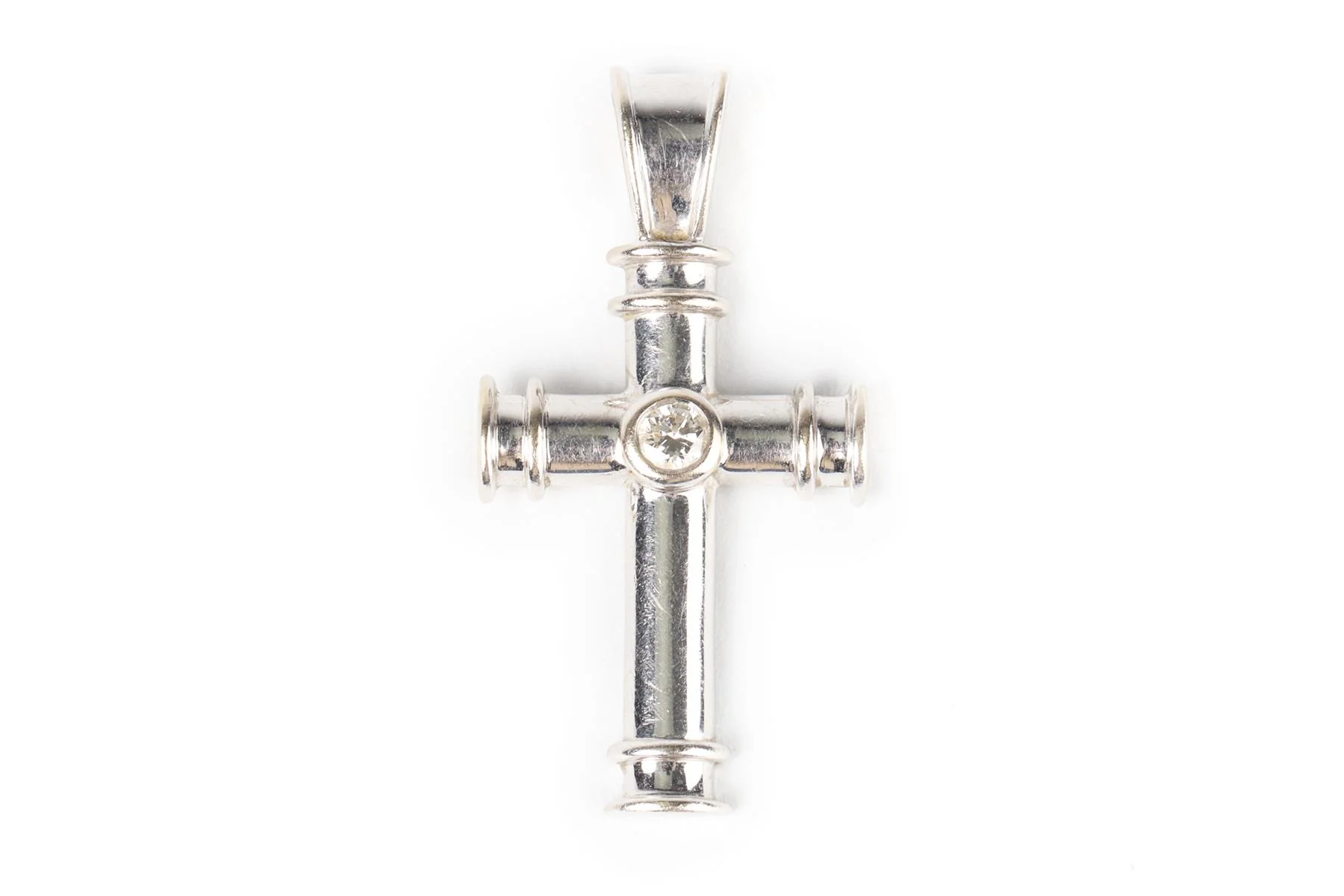 THEO FENNELL CROSS 18K WHITE GOLD AND DIAMOND PENDANT - Image 2