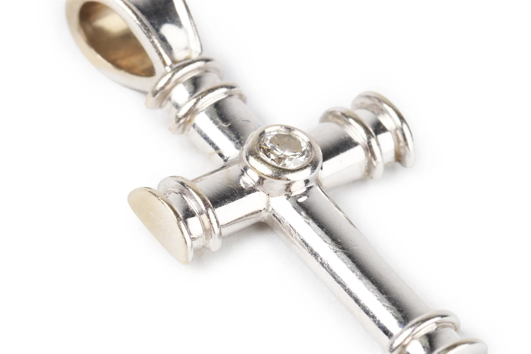 THEO FENNELL CROSS 18K WHITE GOLD AND DIAMOND PENDANT - Image 3