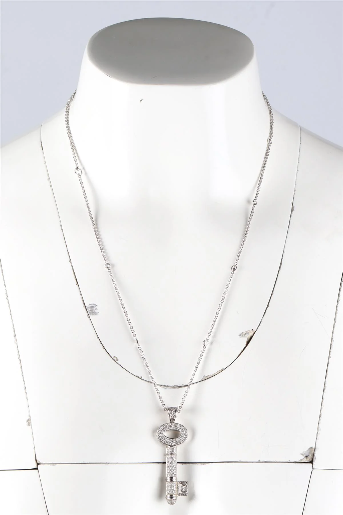 THEO FENNELL KEY 18K WHITE GOLD AND DIAMOND PENDANT - Image 10