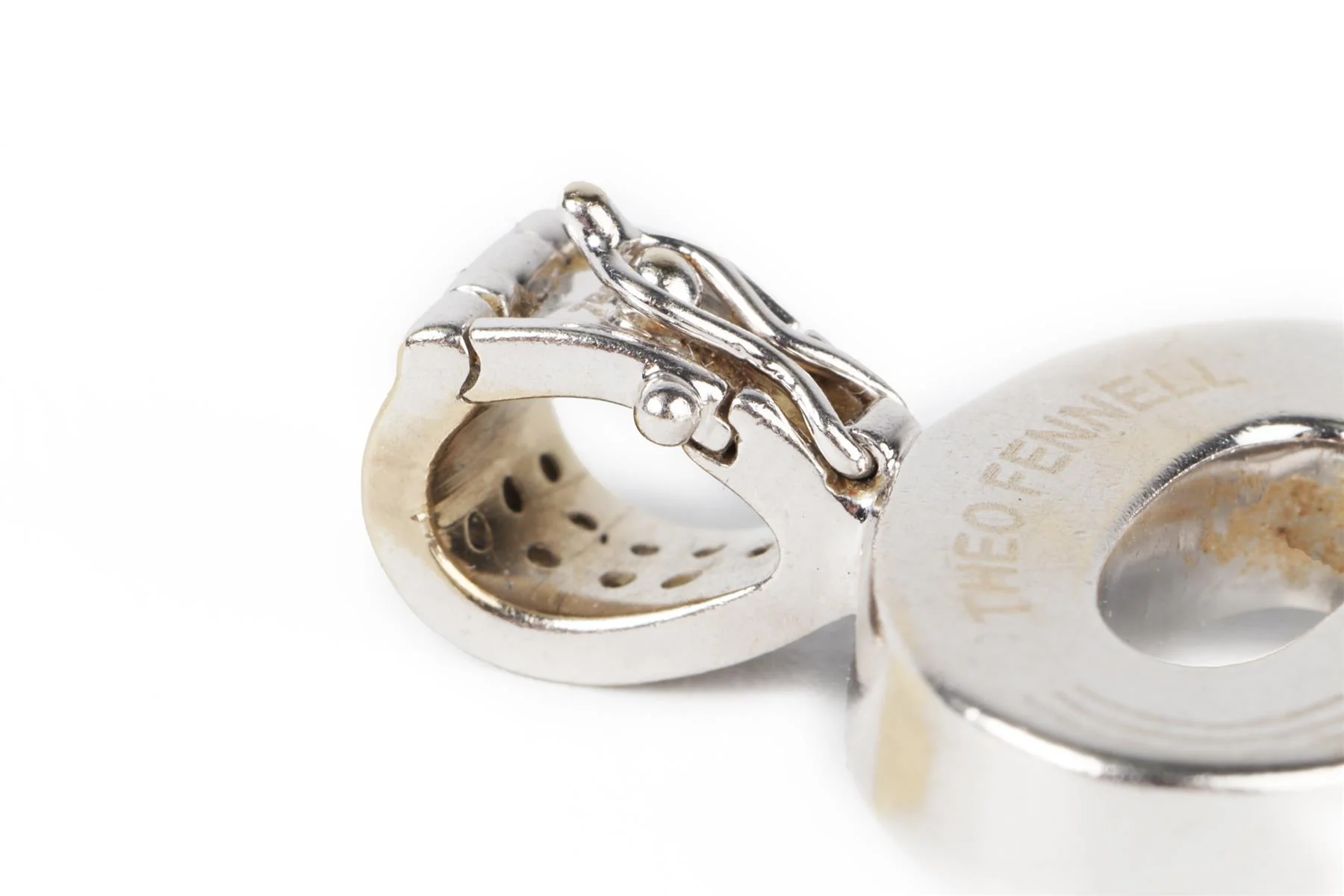 THEO FENNELL KEY 18K WHITE GOLD AND DIAMOND PENDANT - Image 9