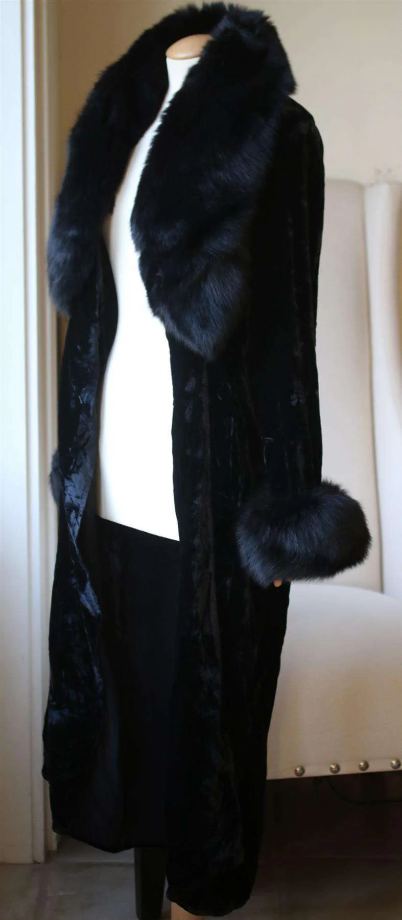 THEPERFEXT VELVET AND FUR COAT XSMALL - Image 4