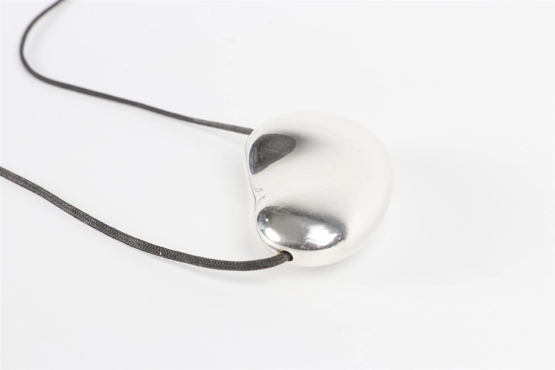 TIFFANY & CO + ELSA PERETTI BEAN STERLING SILVER AND ROPE NECKLACE - Image 5