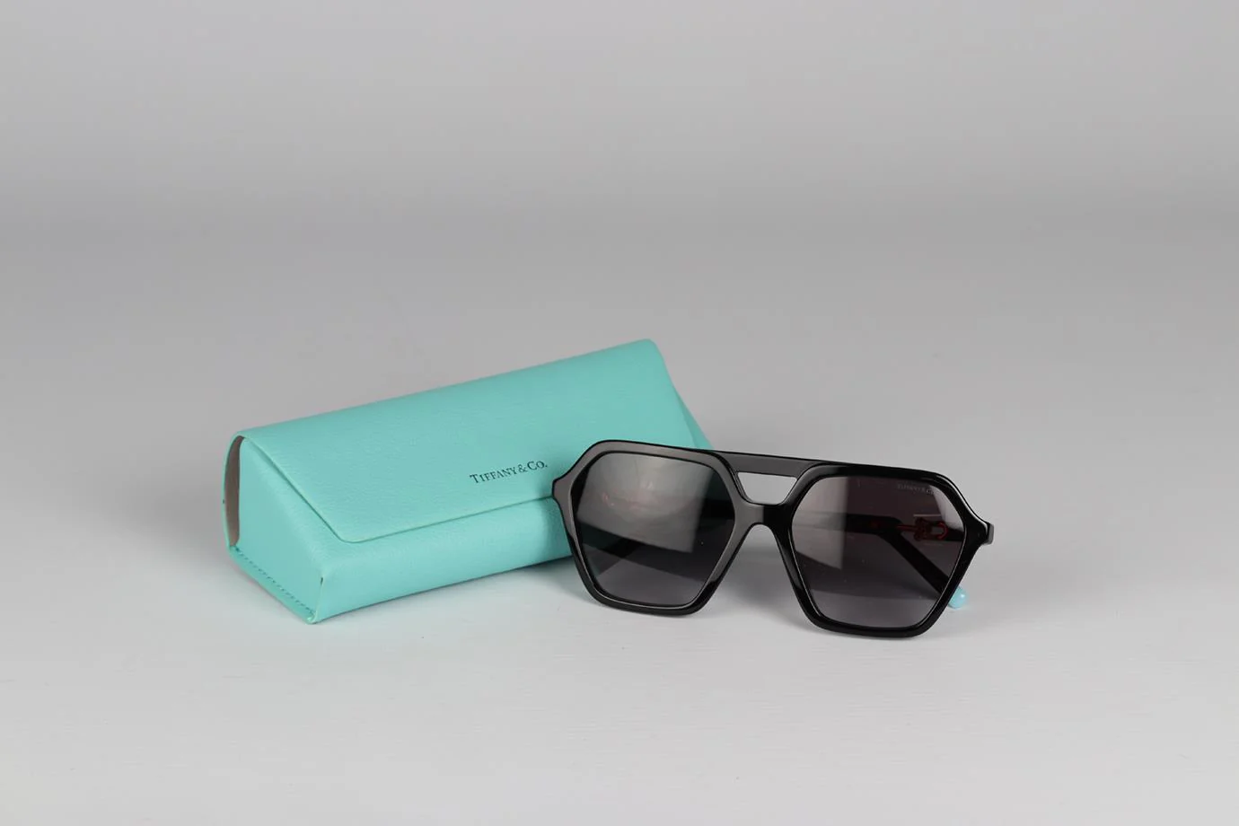 TIFFANY & CO HARDWEAR ACETATE SUNGLASSES - Image 8