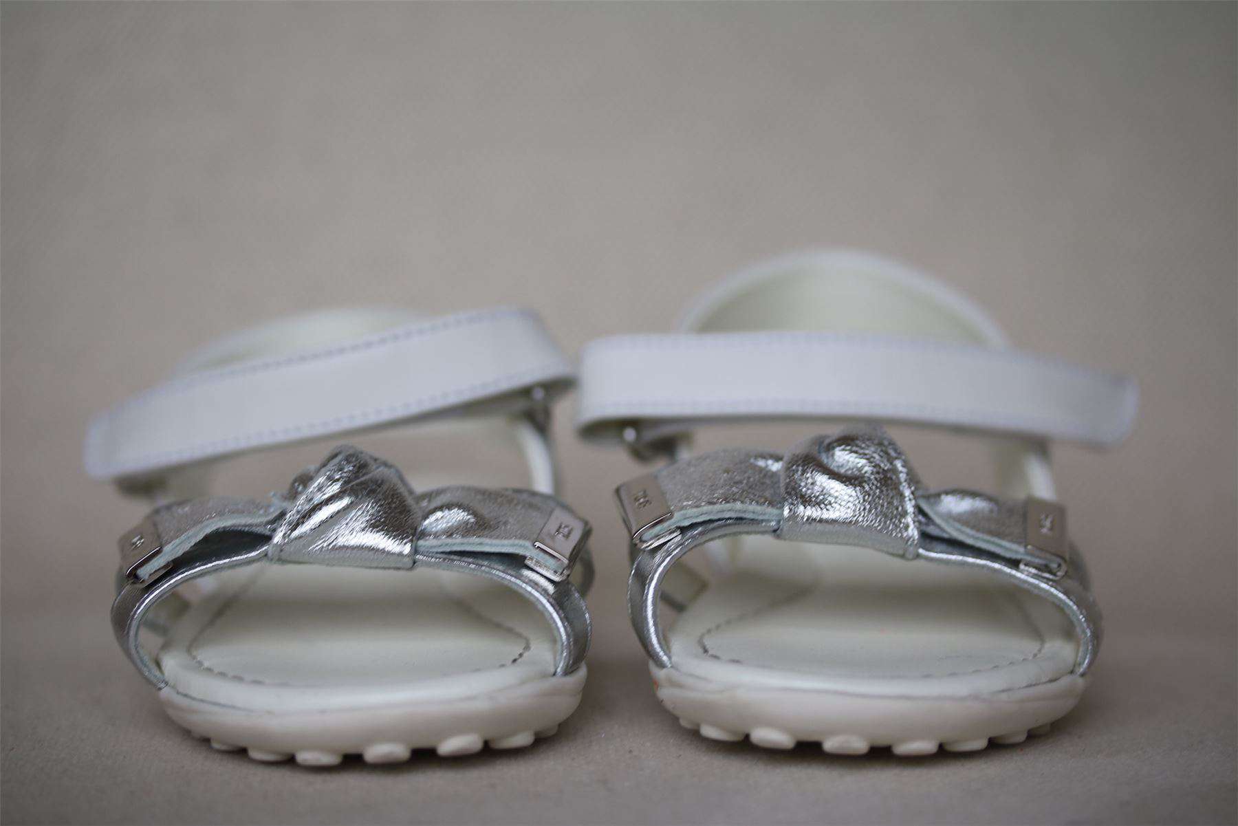 TOD'S JUNIOR GIRLS SILVER LEATHER SANDALS EU 24 UK 7 - Image 2