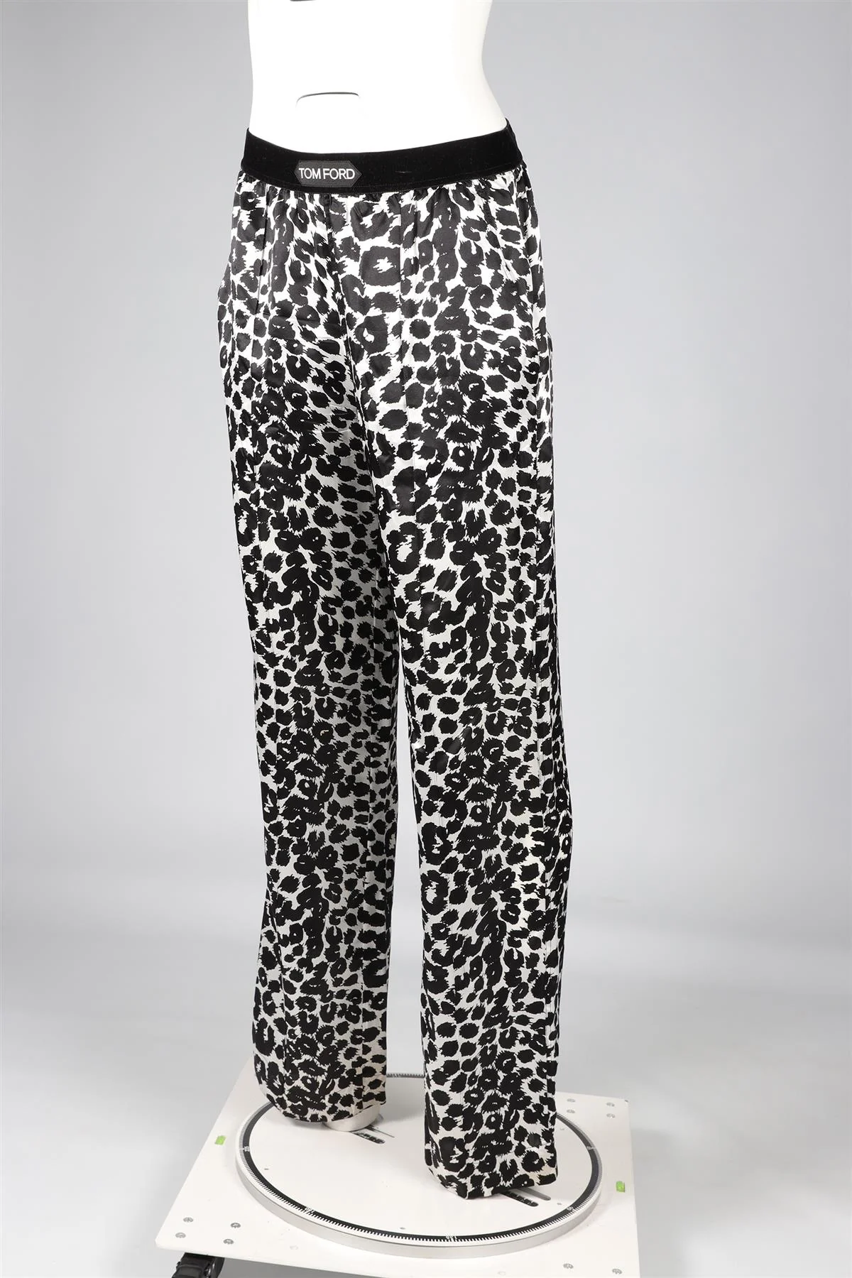 TOM FORD BLACK SILK STRAIGHT LEG PANTS SMALL - Image 3