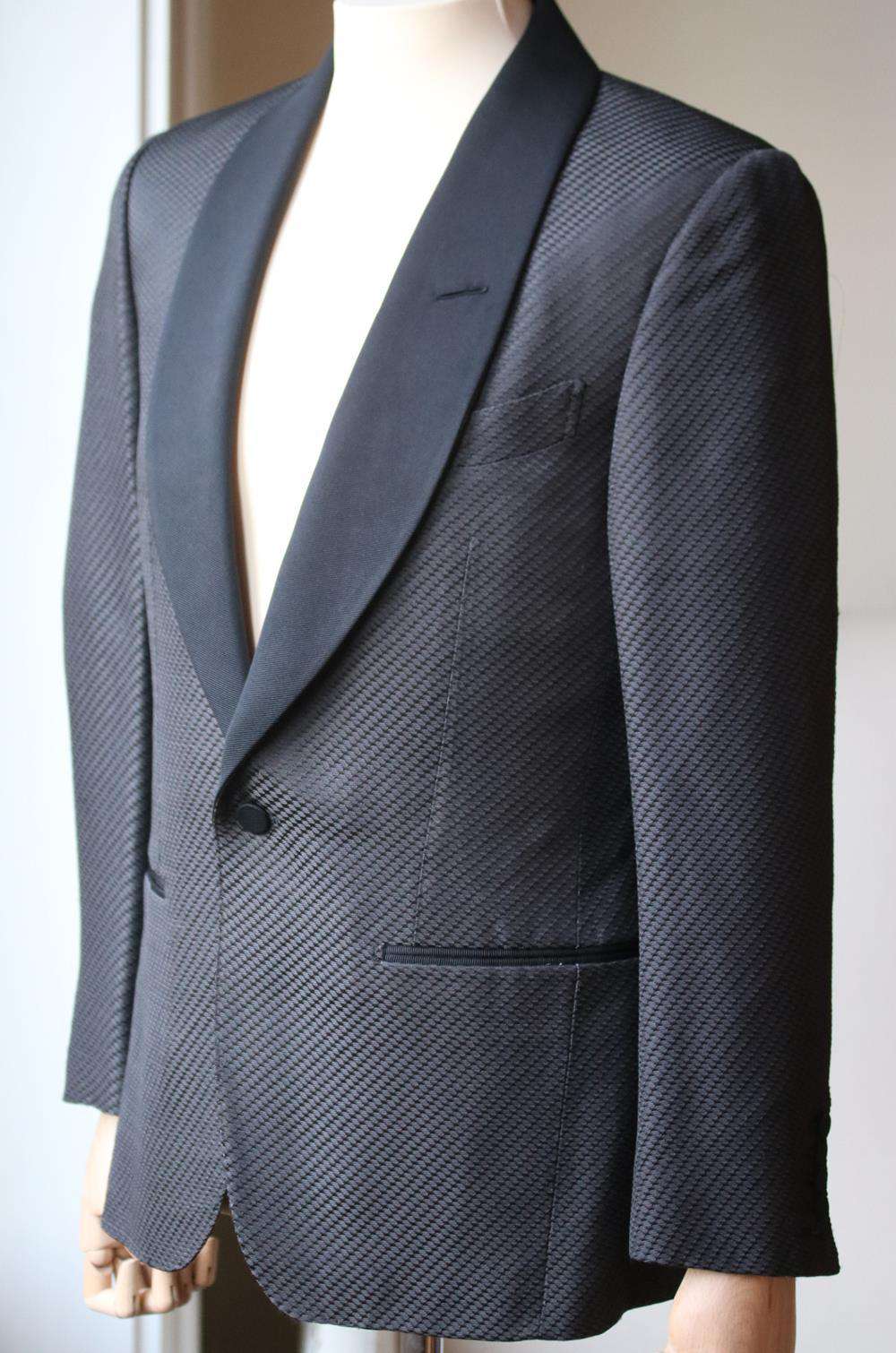 TOM FORD TEXTURED SATIN TRIMMED DINNER JACKET IT 46 UK 36 - Image 2
