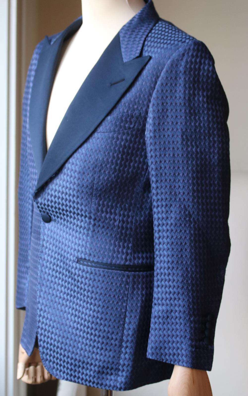 TOM FORD TEXTURED SATIN TRIMMED DINNER JACKET IT 48 UK 38 - Image 2