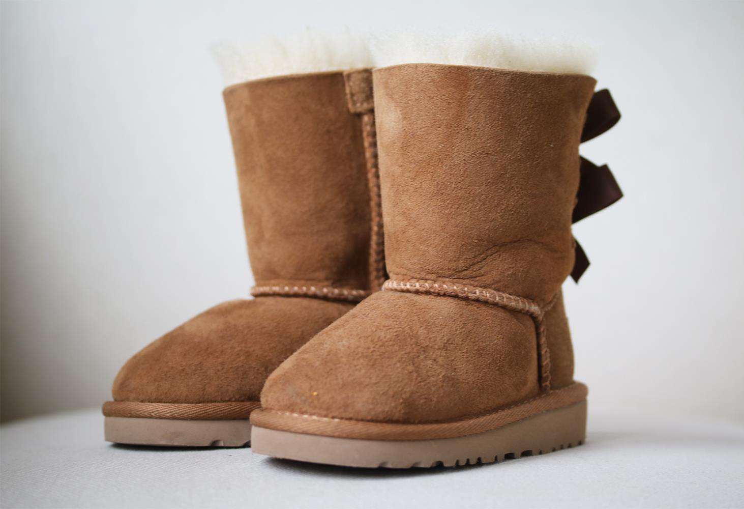 UGG KIDS GIRLS BAILEY SHEEPSKIN BOW BOOTS EU 22.5 UK 5 - Image 2