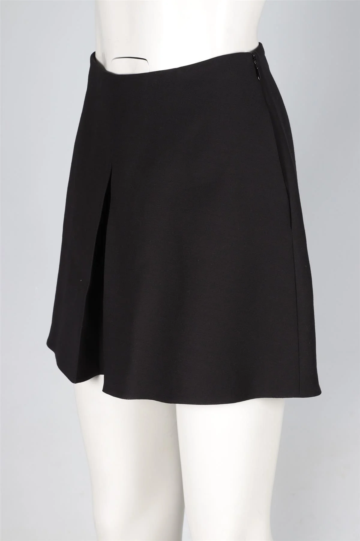 VALENTINO BLACK WOOL SHORTS IT 42 UK 10 - Image 3