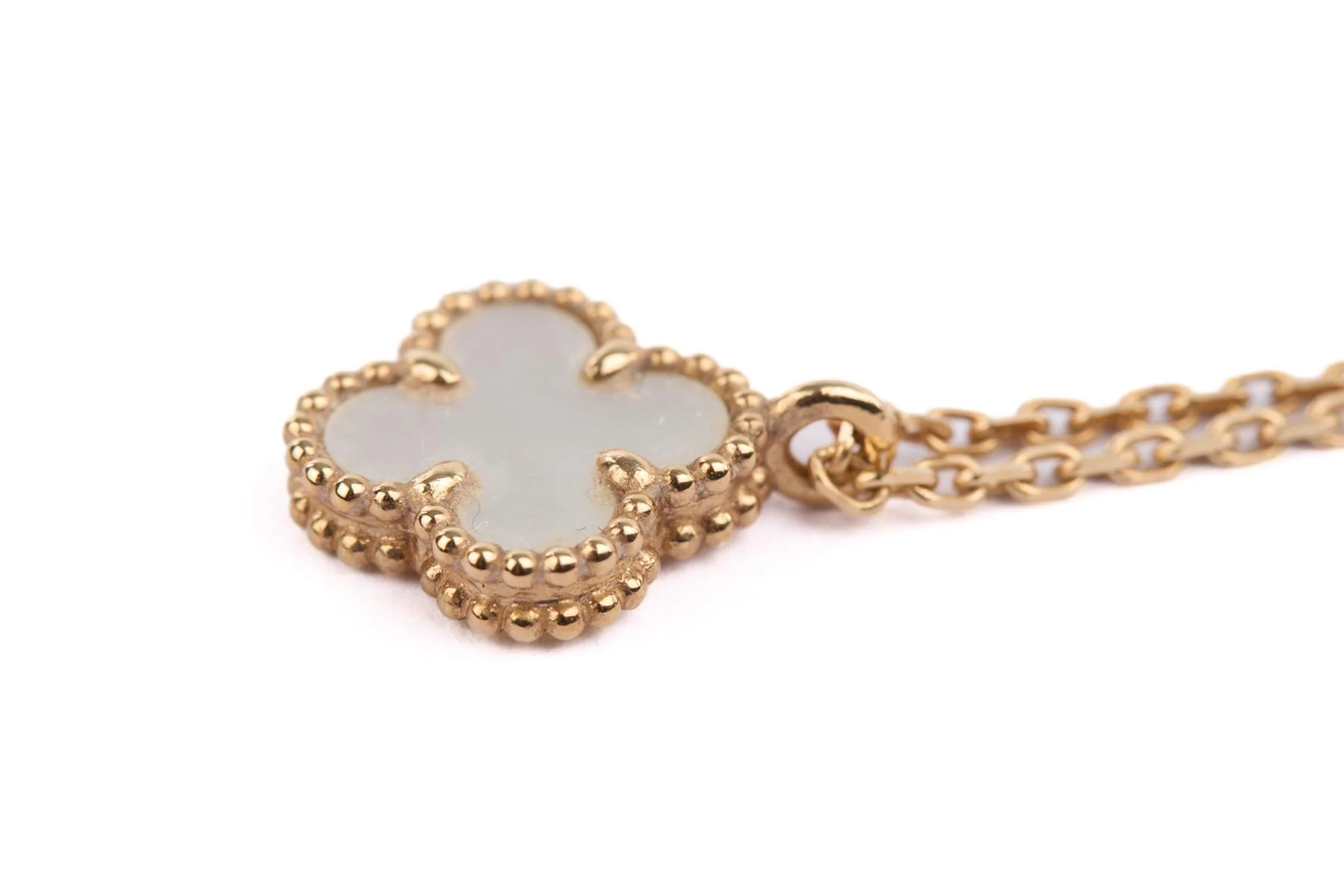 VAN CLEEF & ARPELS SWEET ALHAMBRA 18K YELLOW GOLD AND MOTHER OF PEARL NECKLACE - Image 5