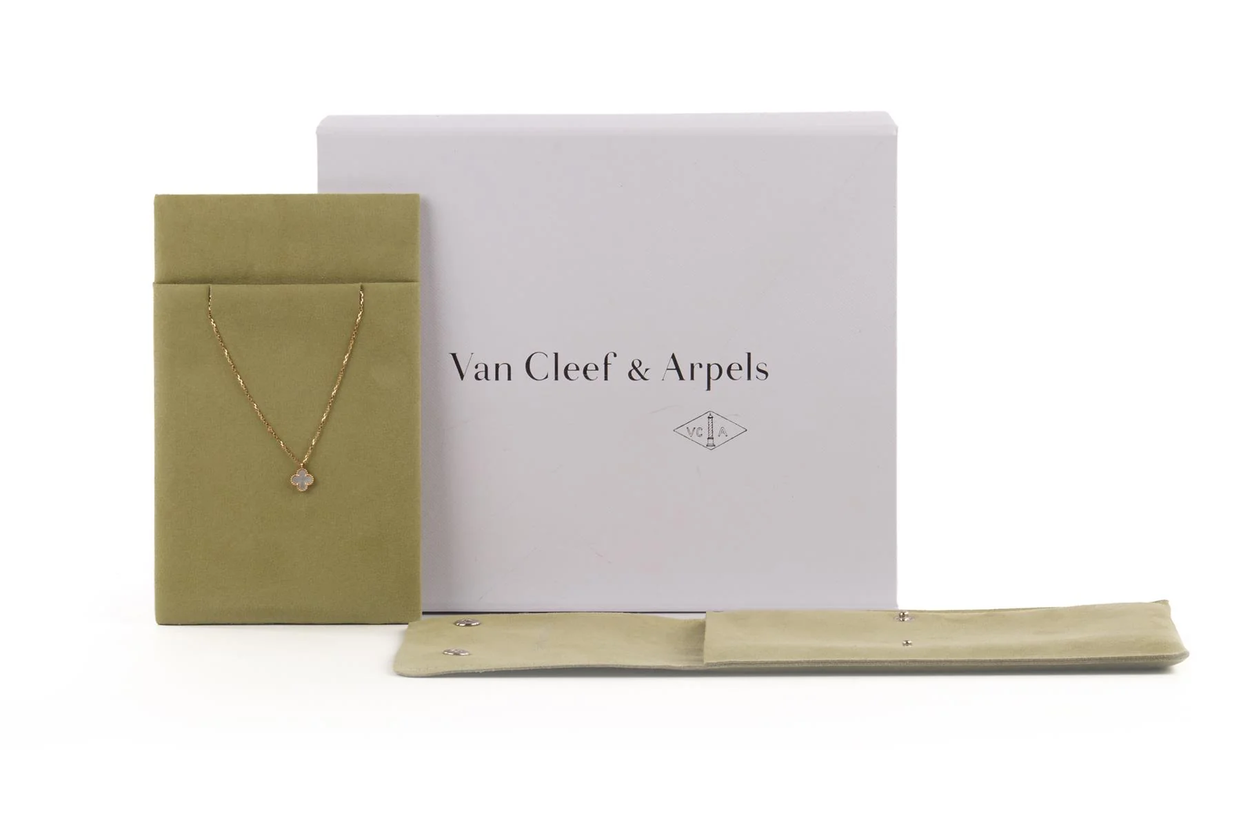 VAN CLEEF & ARPELS SWEET ALHAMBRA 18K YELLOW GOLD AND MOTHER OF PEARL NECKLACE - Image 9